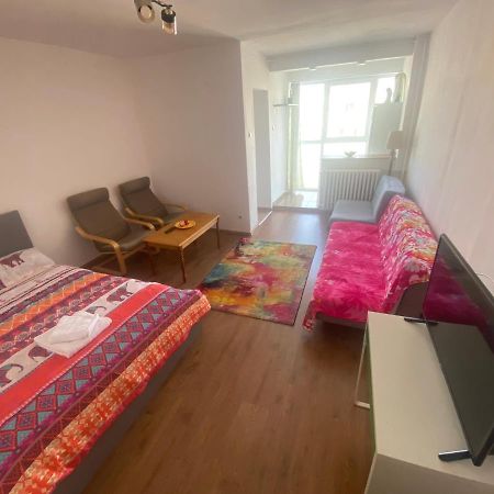 Lovely 1 Bedroom Apartment With Free Street Parking Bucharest Luaran gambar
