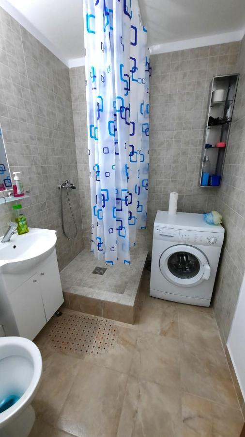 Lovely 1 Bedroom Apartment With Free Street Parking Bucharest Luaran gambar