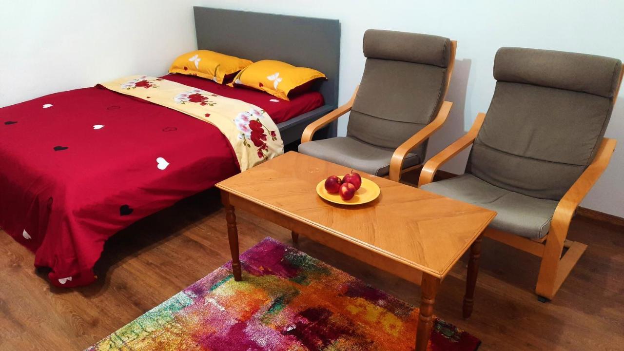 Lovely 1 Bedroom Apartment With Free Street Parking Bucharest Luaran gambar