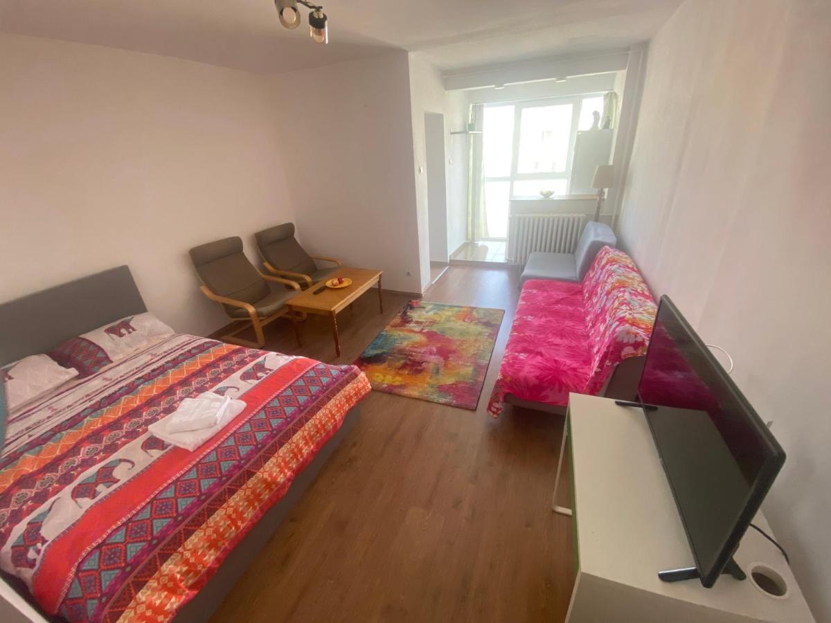 Lovely 1 Bedroom Apartment With Free Street Parking Bucharest Luaran gambar
